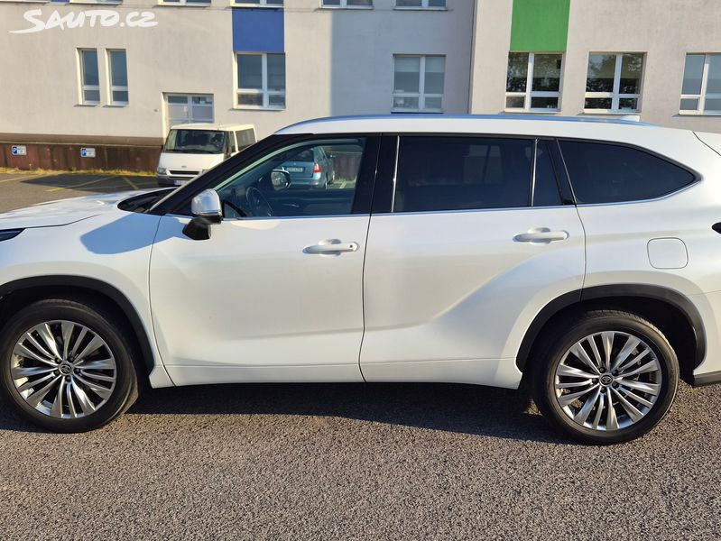 Toyota Highlander, 1.majitel,Hybrid,7 míst,tažné